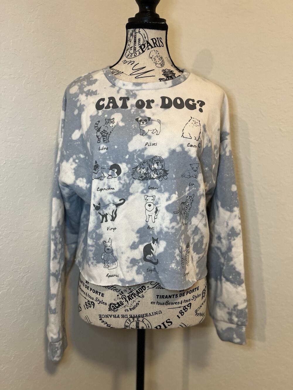 Grayson Social Women’s Sleep Shirt Sweatshirt Small Zodiac Animal Print Tie Dye